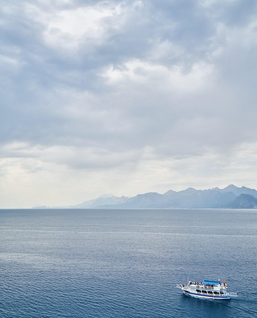 sea, beautiful wallpaper, waves, background, trip, sunset, beautiful, coast, sky background, sky, nature, horizon, mountain, cloudy, mountains, clouds, view, boat, tourism, iphone wallpaper